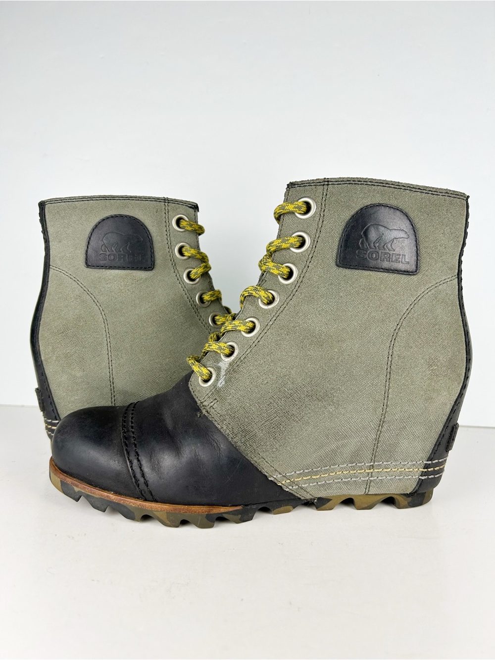 Sorel Lexie Green Canvas Black Leather Camo Lace Up Wedge Ankle Bootie Boots